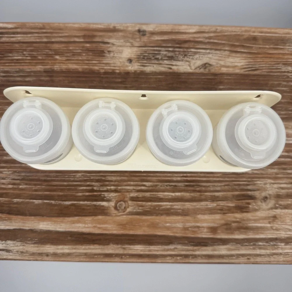 Vintage Tupperware Spice Rack Cinnamon Allspice Cream of Tartar Nutmeg Shakers‎